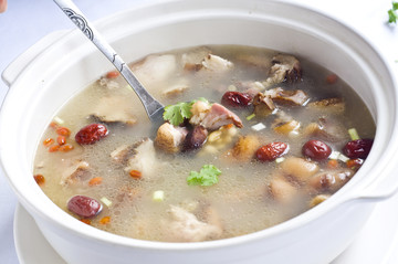 五指毛桃煲猪脚